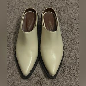 Alohas Off White Pointed Studded Heeled Clogs